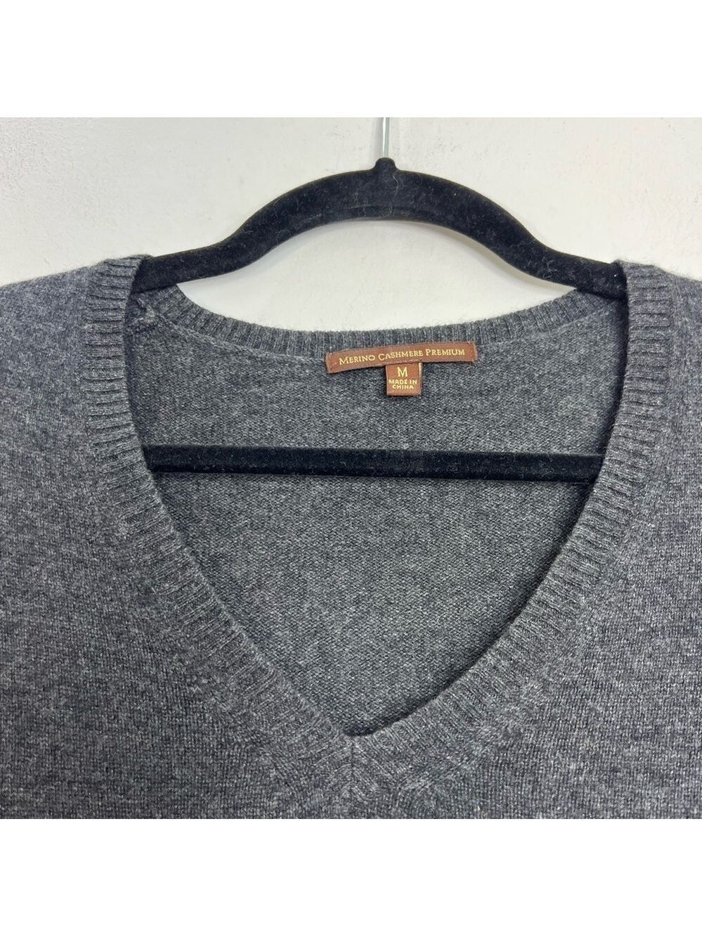 Uniqlo Premium Merino cashmere charcoal grey fitted v neck old money sweater M - Picture 7 of 13